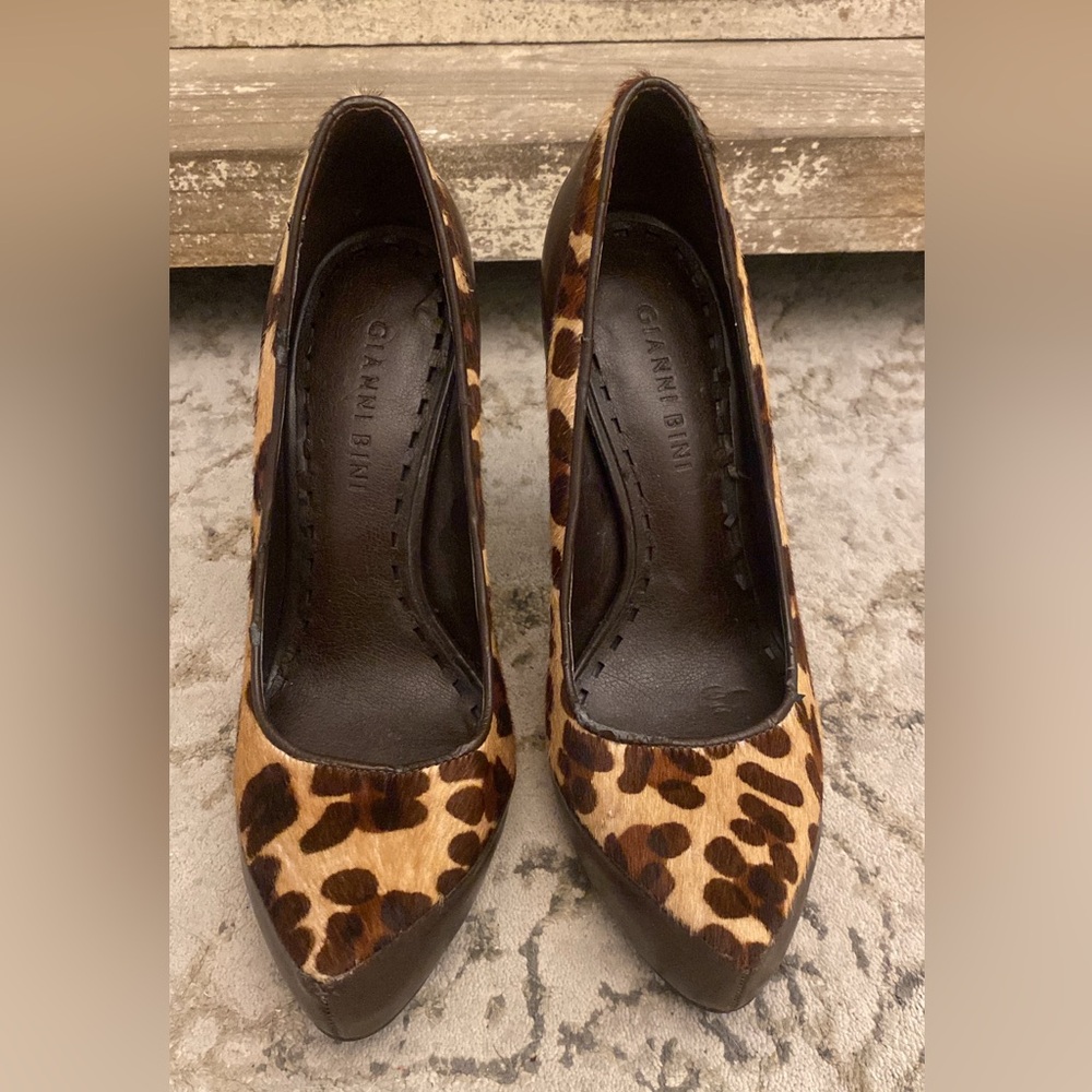 Gianni Bini Brown Pointed Toe Cheetah Heels
